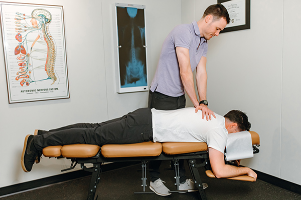 https://www.thrivewellnessdfw.com/wp-content/uploads/2022/02/Chiropractor-Arlington-TX-Michael-Moss-Adjustment.jpg